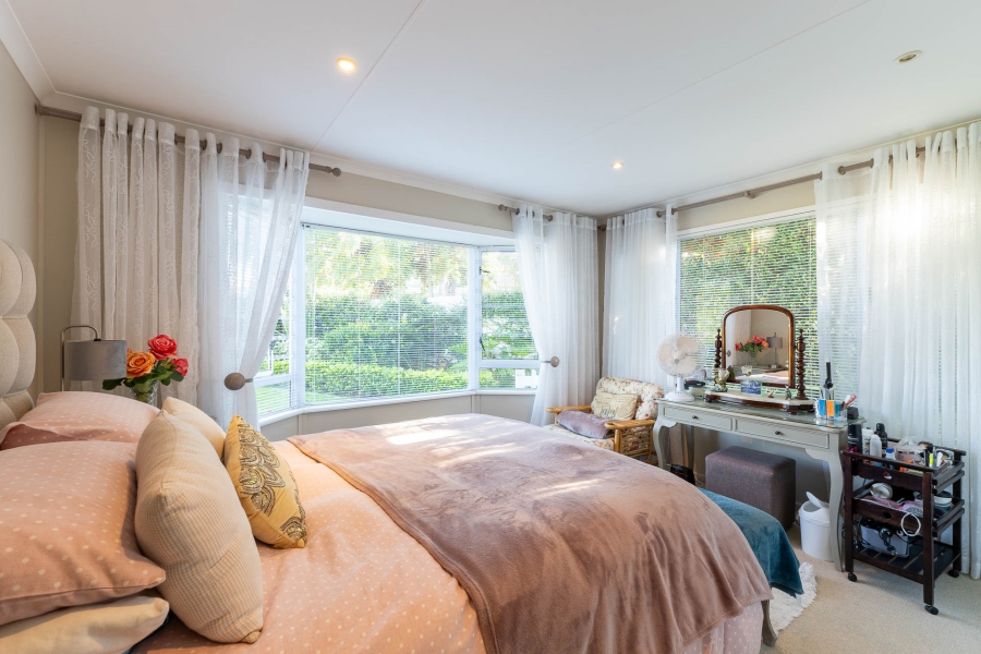 5 Bedroom Property for Sale in Outeniqua Strand Western Cape